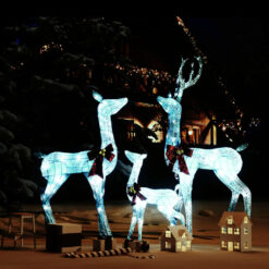 Božična dekoracija družina jelenov bela in srebrna 201 LED